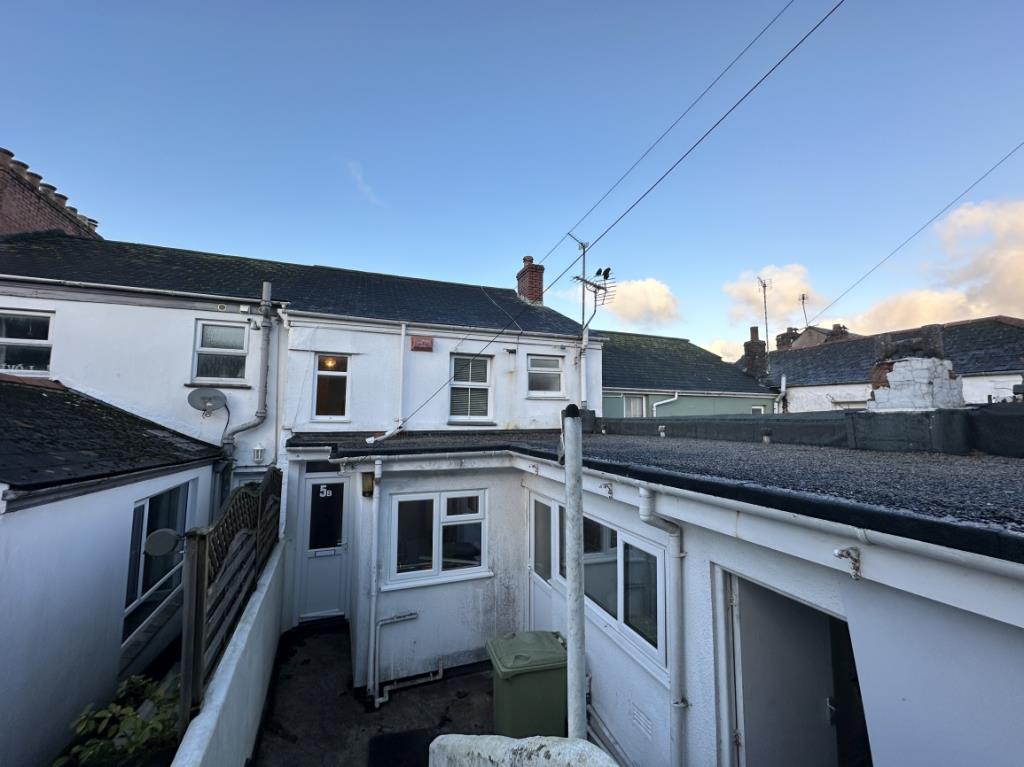 Lot: 94 - PART LET MIXED USE INVESTMENT - Rear view of the property